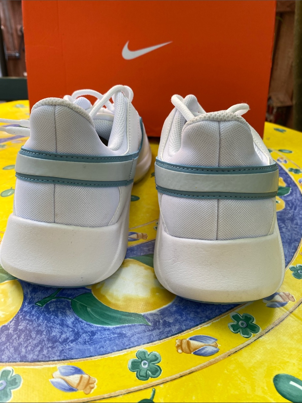 Nike legend essential 2 white and blue aura phantom Trainer Sneakers size 11 - Picture 2 of 8